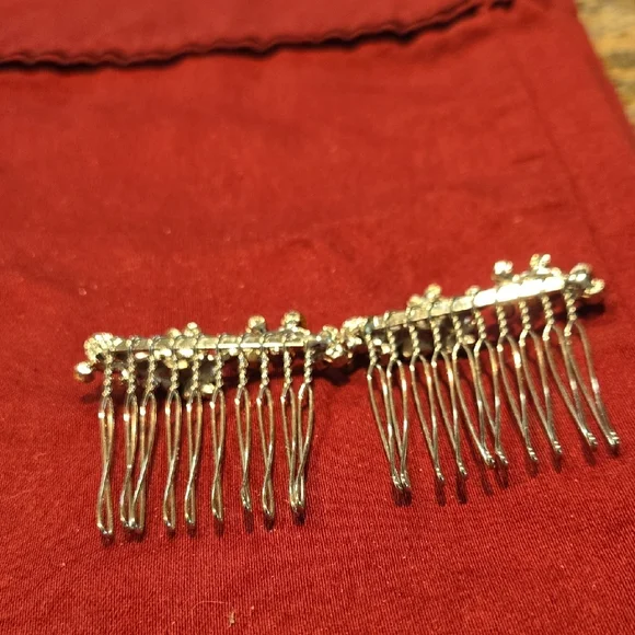 Elegant Silver Hair Comb Set with Crystal Accents - Picture 5 of 7